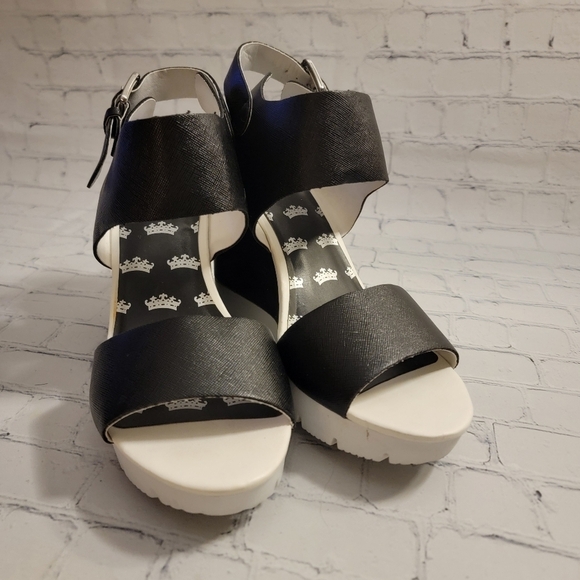 Juicy Couture Black and White Wedge Heeled Sandles Size 10 - Picture 2 of 9